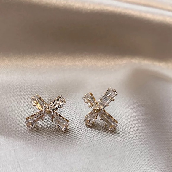 Crystal “X” Elegant Gold Stud Earrings! - Picture 2 of 11